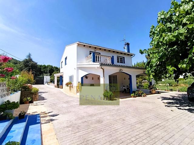 CHALET PERFECTAMENTE UBICADO CERCA DEL CASCO URBANO