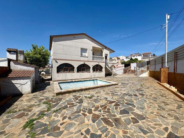 Chalet, Piera