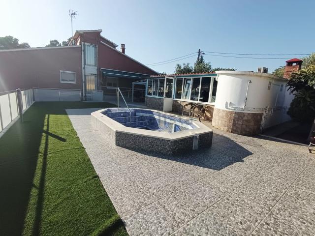 Chalet, Piera