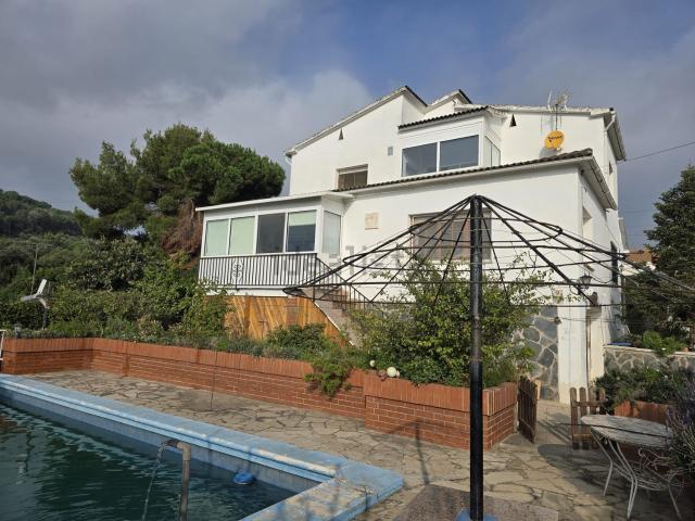 Chalet, Piera