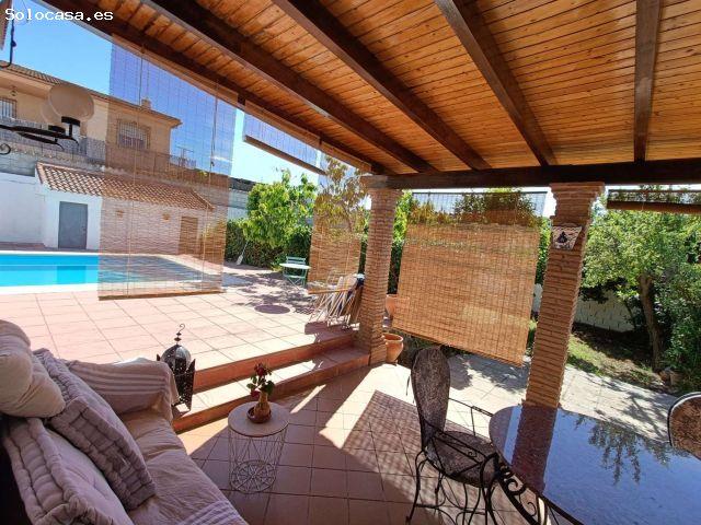 Chalet planta baja con piscina privada en zona muy tranquila