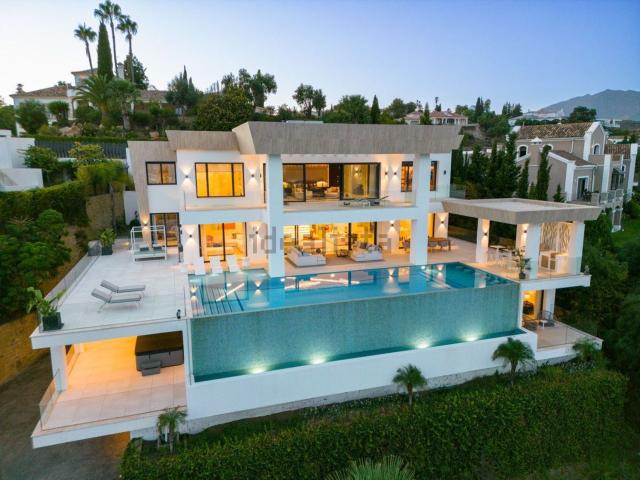 Chalet, Playa Bajadilla Puertos, Marbella