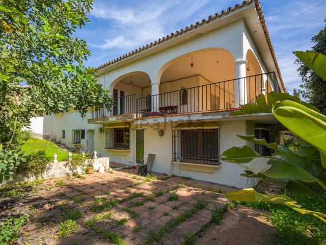 Chalet, Playa Bajadilla Puertos, Marbella