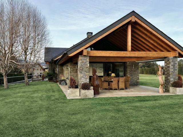 Chalet, Prats i Sansor