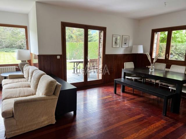 Chalet, Prats i Sansor
