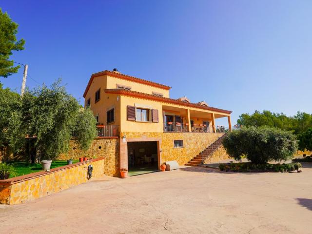 Chalet premium en El Remei Alcover jardín piscina, barbacoa, garaje 5 coches 520.000€