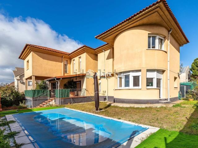 Chalet, R 66, Cáceres