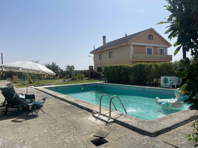 Chalet, Roales