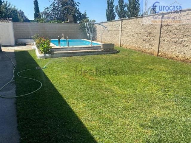 Chalet, Roales