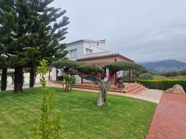 Chalet, Roses