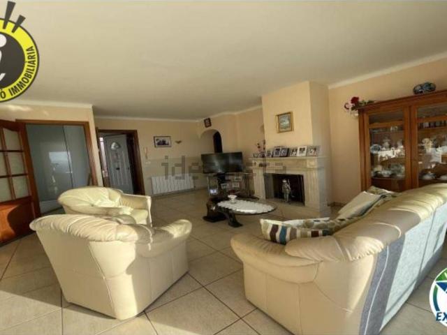 Chalet, Roses