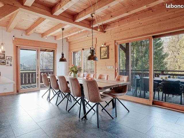 Chalet récent 177 m² – 5 chambres dont espace studio – terrain 811 m² – vue montagnes – Verchaix