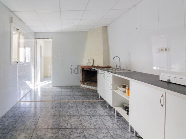 Chalet, Redovan