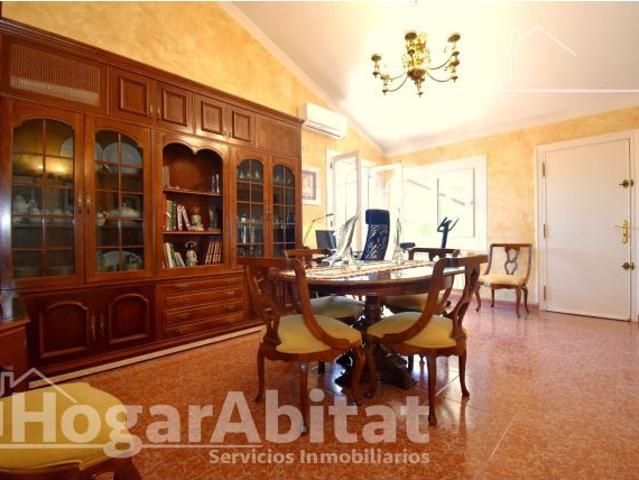 CHALET REFORMADO, AMPLIO CON PISCINA PRIVADA, GARAJE Y PARCELA RÚSTICA