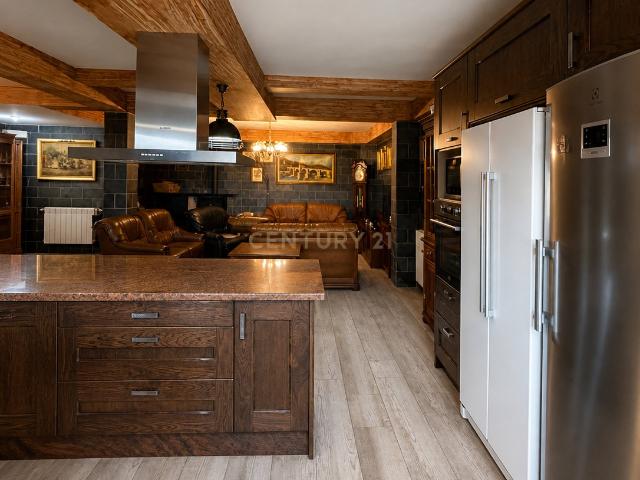 Chalet reformado con gran parcela en Portanchito Alta, Cáceres