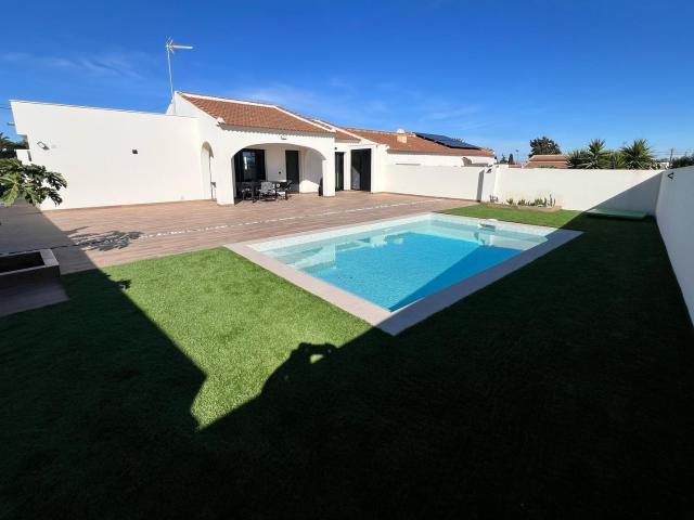 CHALET REFORMADO CON PISCINA EN LOS BALCONES