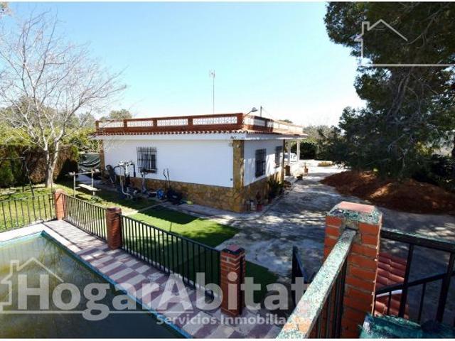 CHALET REFORMADO CON PISCINA, GARAJE Y AMPLIA TERRAZA