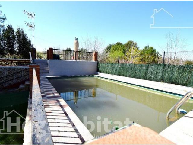 CHALET REFORMADO CON PISCINA, GARAJE Y AMPLIA TERRAZA