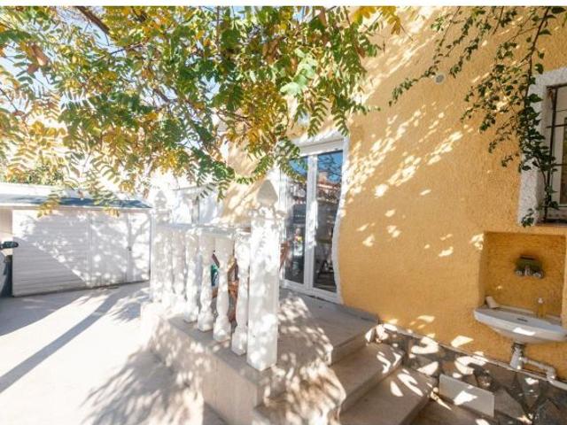Chalet reformado de una planta con piscina climatizada en Nueva Torrevieja
