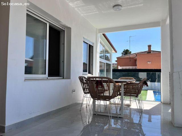 Chalet reformado en una planta, parcela esquinera y vivienda auxiliar
