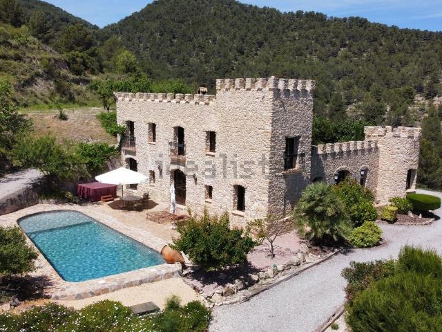 Chalet, Relleu