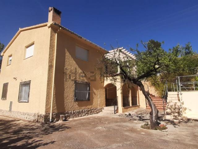 Chalet, Relleu