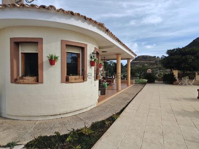 Chalet, Relleu