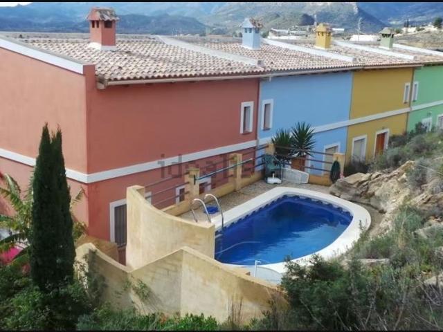 Chalet, Relleu