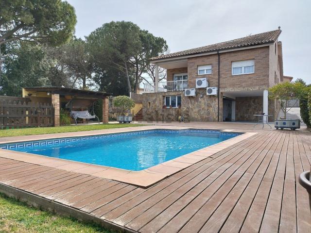 Chalet, Riudellots de la Selva
