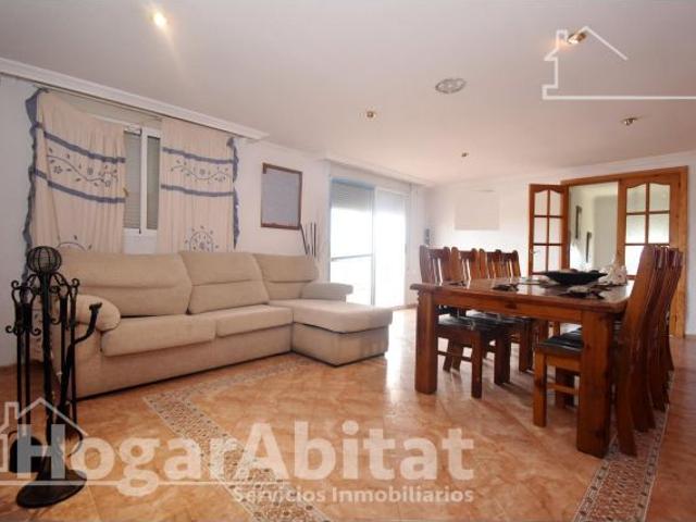 CHALET RÚSTICO CON PISCINA, TERRAZA Y PARKING