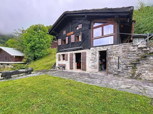 Chalet with 4.5 rooms on sale in Lourtier 90 m² | dreamo. Ch