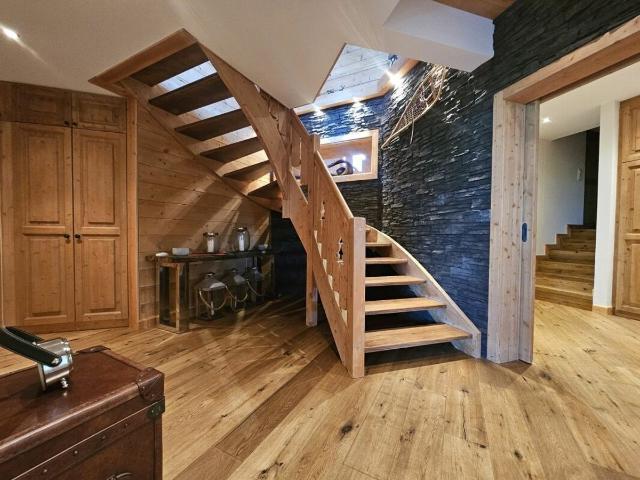 Chalet with 6.5 rooms on sale in Crans Montana 304 m² | dreamo. Ch