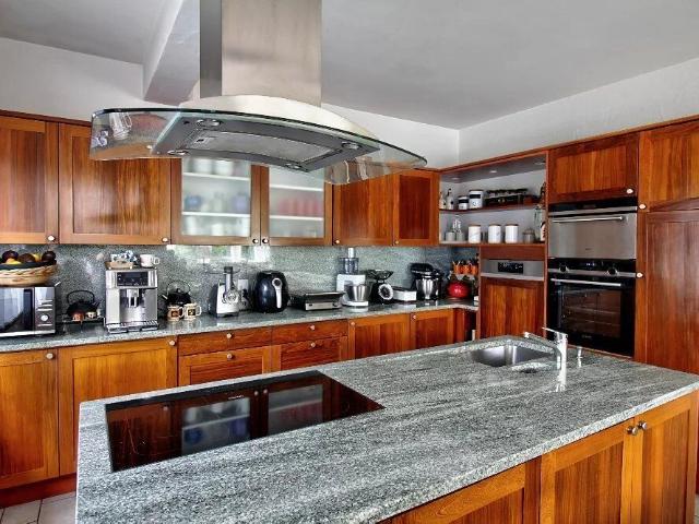 Chalet with 7.5 rooms on sale in Crans Montana 270 m² | dreamo. Ch