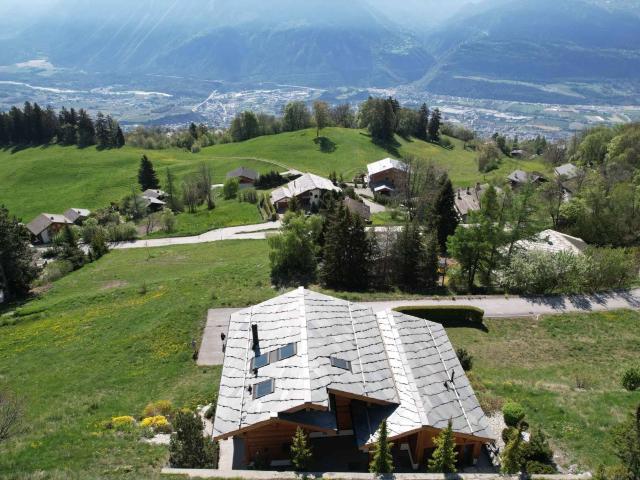 Chalet with 7.5 rooms on sale in Crans Montana 460 m² | dreamo. Ch