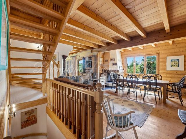 Chalet with 8 rooms on sale in Saint Cergue 240 m² | dreamo. Ch