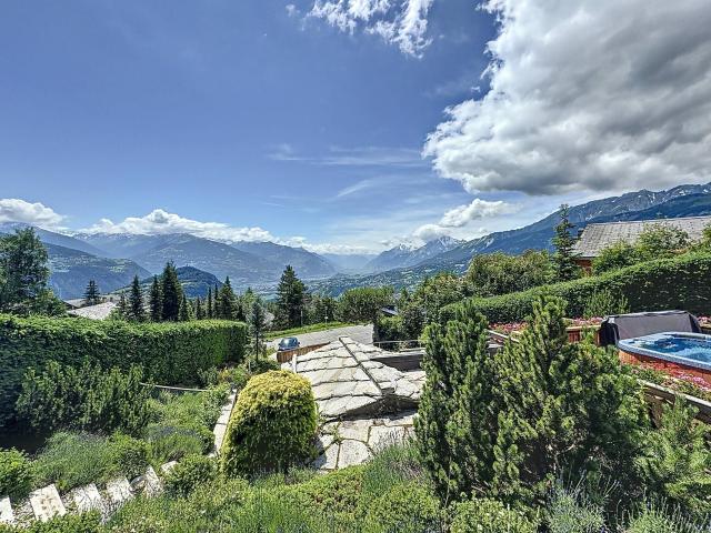 Chalet with 8.5 rooms on sale in Crans Montana 356 m² | dreamo. Ch