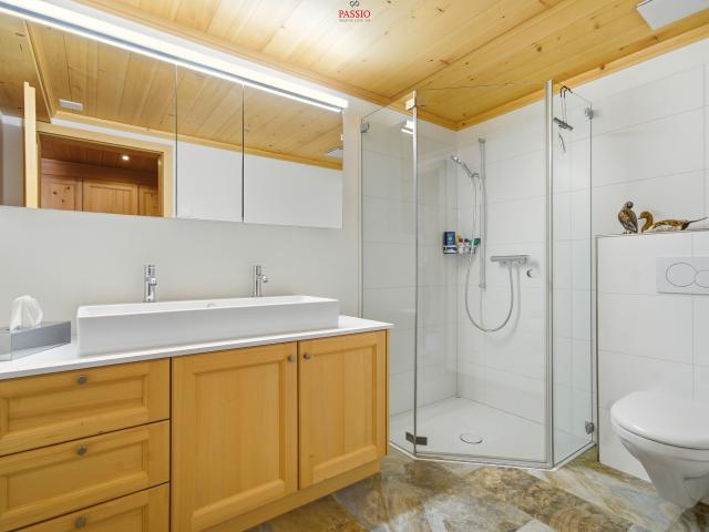 Chalet with 8.5 rooms on sale in Löhstrasse 4, 3770 Zweisimmen 305 m² | dreamo. Ch