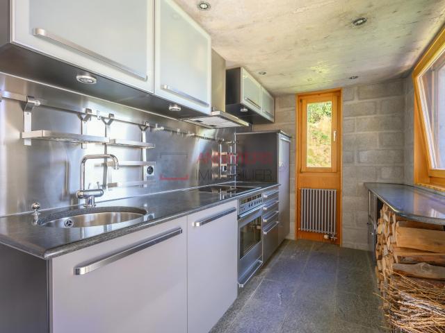 Chalet with 3.5 rooms on sale in St Luc 185 m² | dreamo. Ch