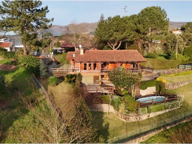 Chalet T4 com piscina e vista para o Rio Minho