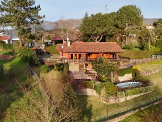 Chalet T4 com piscina e vista para o Rio Minho