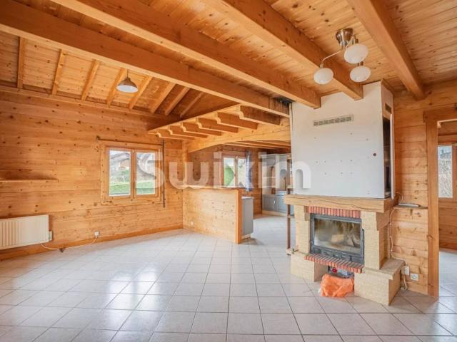 Chalet T6 de 220m2 sur terrain de 1'000m2!