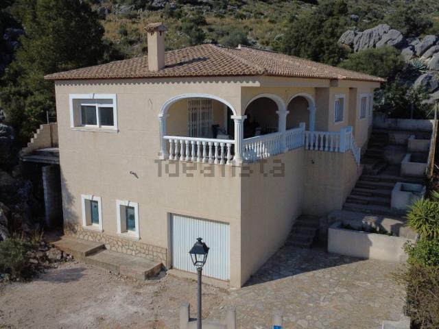 Chalet, Tormos