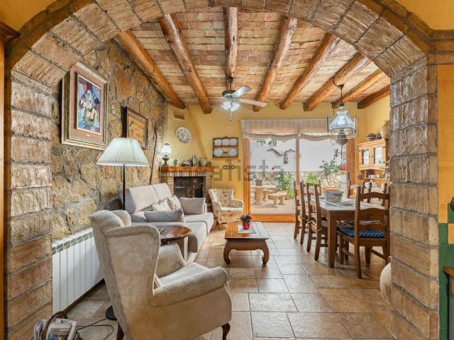 Chalet, Torrelavit