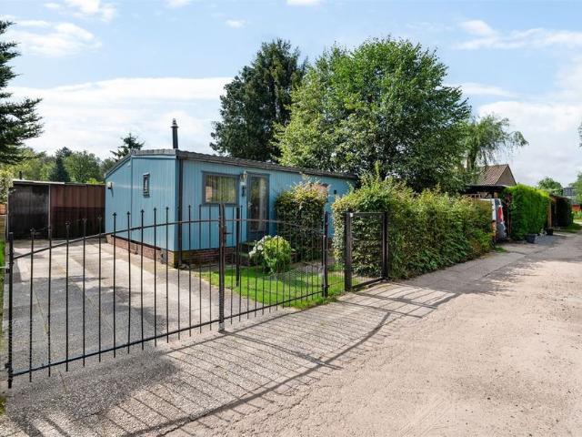 Chalet te koop voor 84000 euro met 1 slaapkamers
