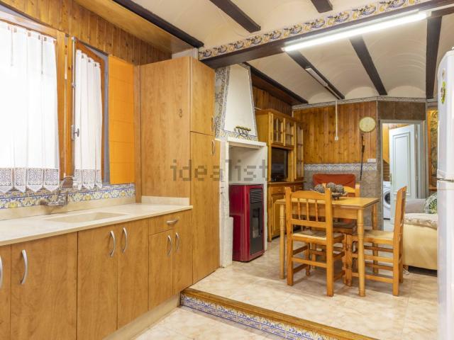 Chalet, Teresa