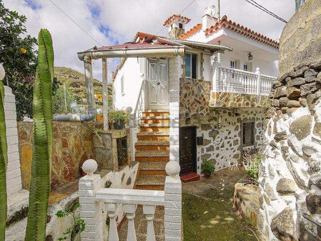 Chalet, Teror