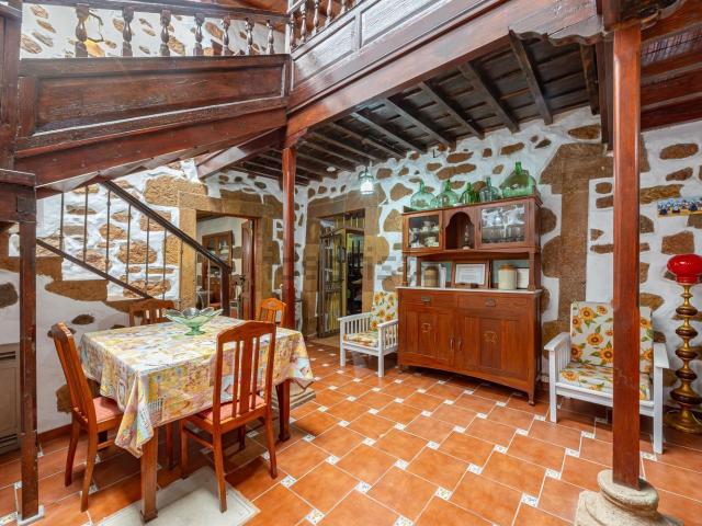 Chalet, Teror