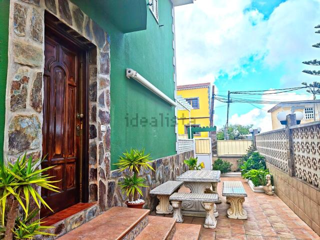 Chalet, Teror