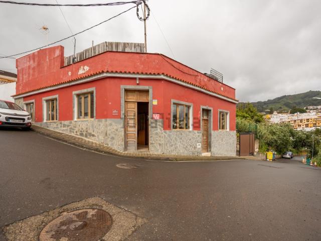 Chalet, Teror