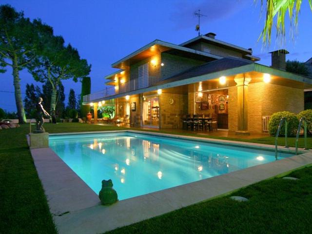 Chalet, Tiana